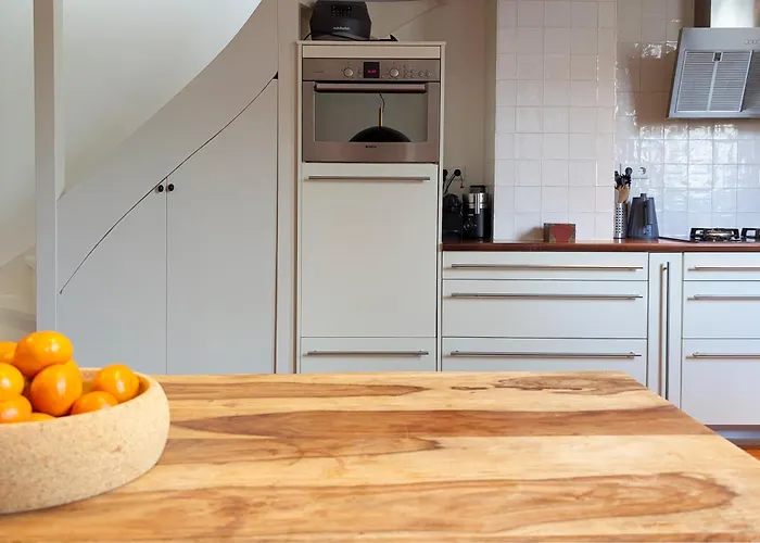 Charming With Roof Terrace アパート